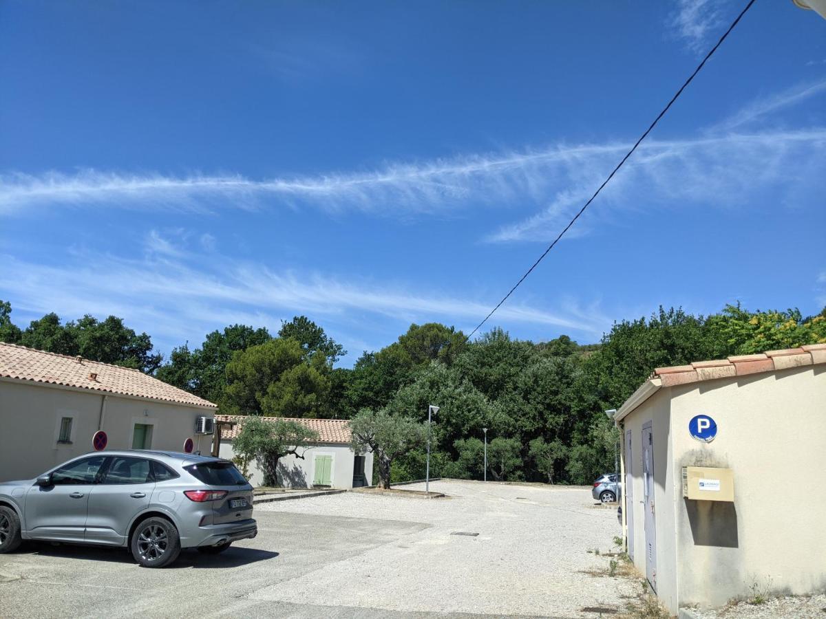 Maisonnette Dans Domaine Avec Piscine A Nyons, Pays Des Olives Holiday home Nyons