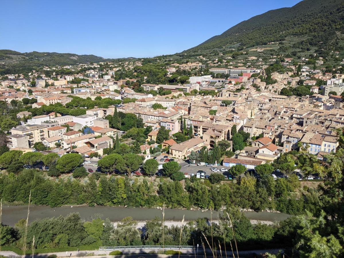 Maisonnette Dans Domaine Avec Piscine A Nyons, Pays Des Olives